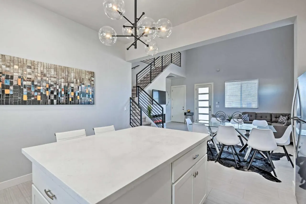 Upscale Phoenix Home About 7 Mi To Downtown! Holiday home