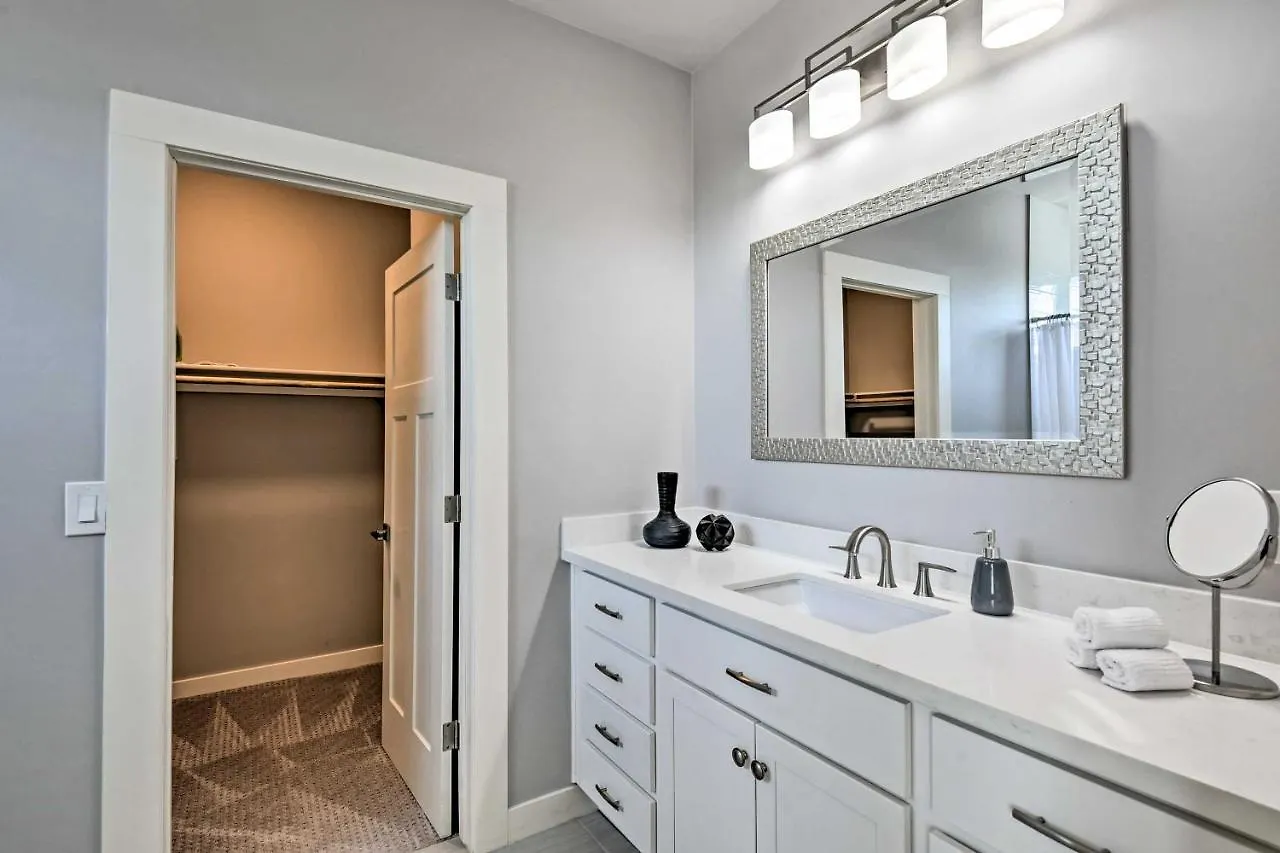 Holiday home Upscale Phoenix Home About 7 Mi To Downtown!